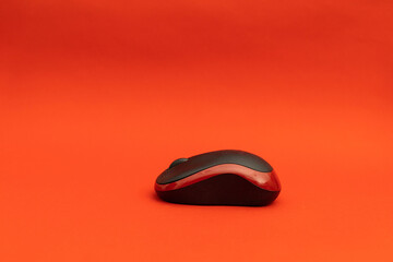 Obraz premium Black computer mouse on red background