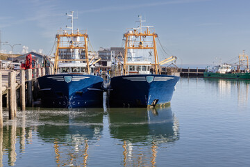 Fototapeta na wymiar Fischtrawler im Hafen von Hörnum
