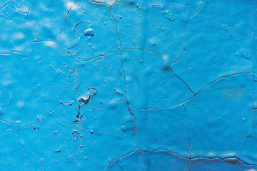 Obraz premium There is cracked paint on the brick wall- vintage texture