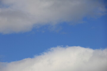 白い雲と青い空