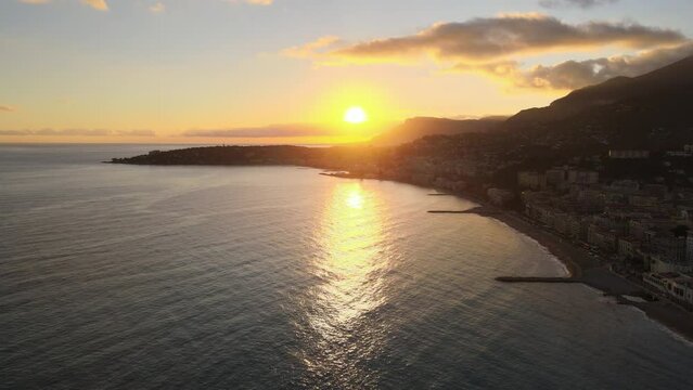 coucher de soleil sur la C&ocirc;te d'Azur - France