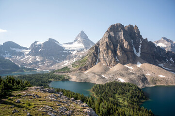 Obraz premium Sunburst Peak with Cerulean Lake, Mount Assiniboine