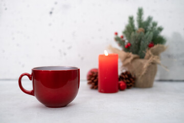 Obraz na płótnie Canvas Red winter tea cup on dusty concrete background, festive day