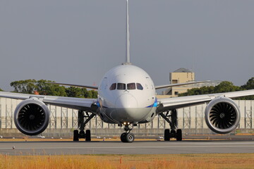 大阪伊丹空港離着陸風景
Takeoff and landing at Osaka International Airport