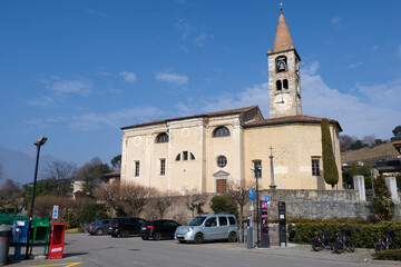 Fototapeta na wymiar La chiesa di Santa Maria dell Purificazione a Comano, Canton Ticino, Svizzera.