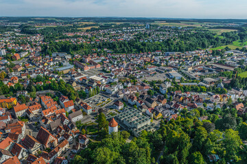 Biberach an der Riß am späten Nachmittag im Luftbild - westliche Innenstadt rund um die Stadthalle