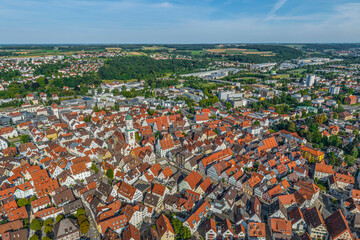 Biberach an der Riß am späten Nachmittag im Luftbild - Ausblick auf die historische Altstadt