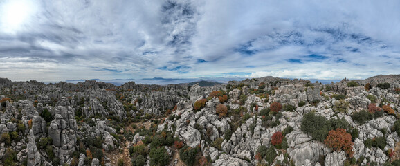 curiosas formaciones rocosas en el torcal de Antequera, Andalucía