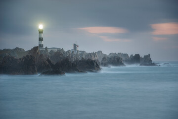 Bretagne, île d'Ouessant, le phare et la pointe du Creac'h © jmbreizh