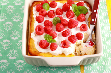 Sweet cheese pudding with sour cream and raspberry