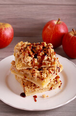 crumble bars with caramel