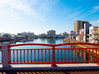 晴れた日の運河