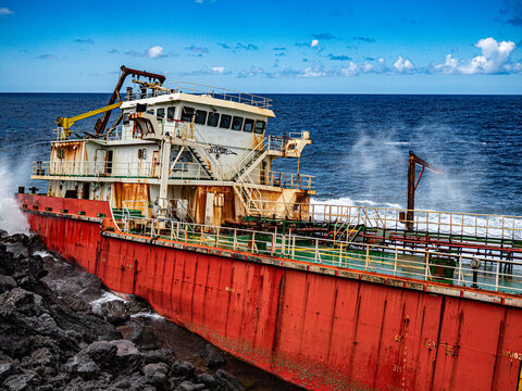 Shipwreck, oil, tanker, beached