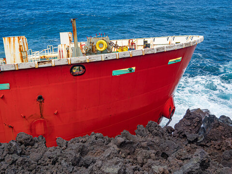 Shipwreck, oil, tanker, beached