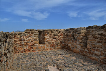 Auf der Stadtmauer von Alcudia auf Mallorca