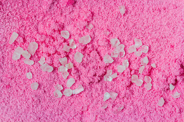 Obraz premium Close up magenta powder particle texture with transparent white crystal stone. Abstract, cosmetic background