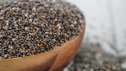 Semillas Chía Las semillas de chía son las semillas comestibles de Salvia hispanica, una planta con flores de la familia de la menta originaria del centro y sur de México © Tonikko