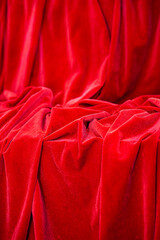 弛んだ赤いベロアの生地