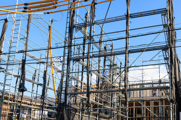 2階建て住宅を建築するための足場