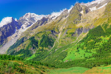 Fototapeta na wymiar Mont Blanc massif idyllic alpine landscape at sunrise, Chamonix, French Alps