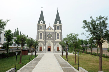  Catholic Church of Yaowan Ancient Town, Xinyi City, Jiangsu Province, China, was first built in the Qing Dynasty and has a history of more than 100 years.

