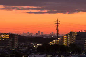 朝日　夜明け 都市風景 日の出　朝焼け 住宅
