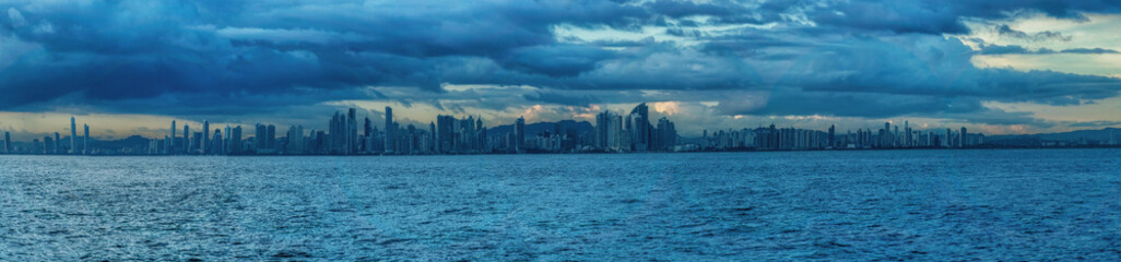 Fototapeta premium Dramatic sky over the beautiful skyline of Panama city