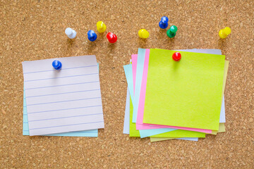 paper note on cork board.