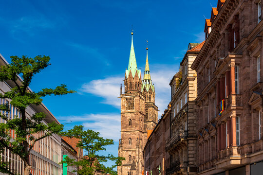Germany, Bavaria, Nuremberg, Houses in front of historic Saint Lawrence church
