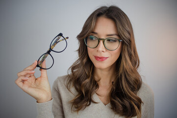 Woman with new glasses - obrazy, fototapety, plakaty