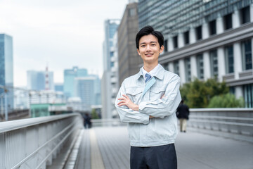 作業服を着た男性