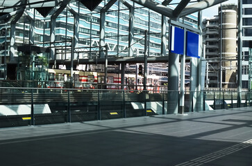 Fototapeta premium Modern railway station with platforms under overhang