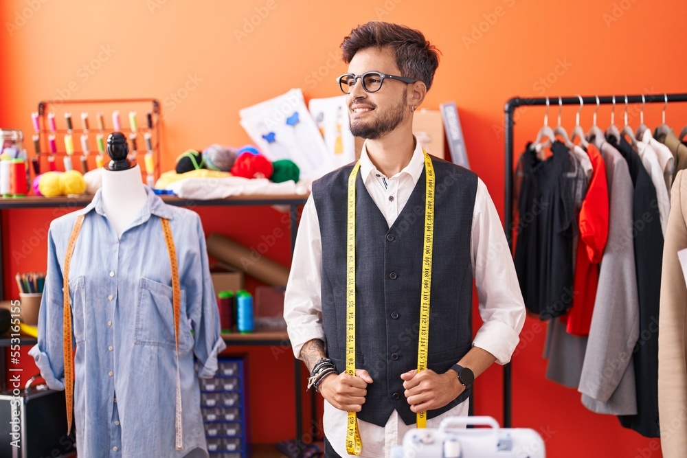 Poster Young hispanic man tailor smiling confident standing at atelier