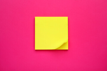 Obraz na płótnie Canvas Yellow empty notes on pink background, top view