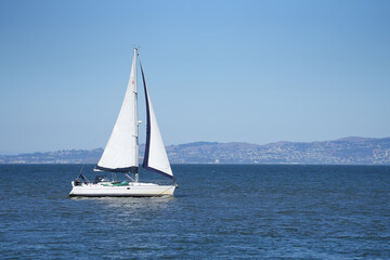 Fototapeta na wymiar sailboat. sailboat on the sea on a beautiful autumn day. blue sky. photo during the day.