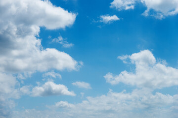 Obraz premium Blue sky background with many clouds
