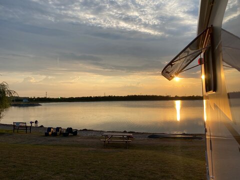 Sonnenuntergang am Wohnmobil