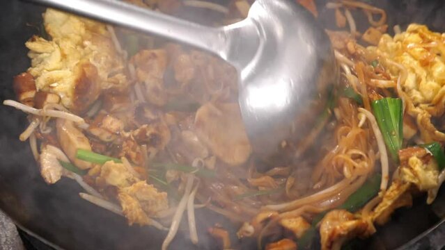 close up of a Pad Thai in a wok