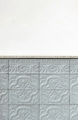 Zoccolo ha dato una casa di spagagola con Motifi Decorativi Floreali e Serlio. Piastelle in Ceramica dipinte Grigia.