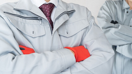 作業服を着た2人｜建設業・製造業イメージ