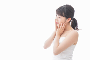 Fototapeta premium スキンケア・メイクをする若い女性