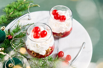 Cranberry granola parfait for xmas healthy dessert idea. Greek yogurt with granola and jam for christmas healthy breakfast.