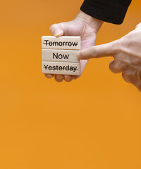 Yesterday, now, tomorrow, and now, on the wooden block, the concept is to focus