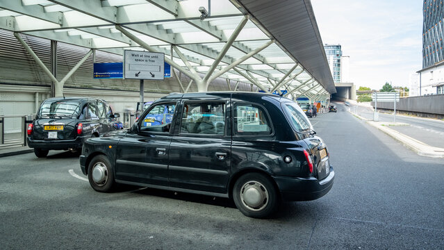 London- Taxi Rank Outside Paddington Railway Station In W2 London