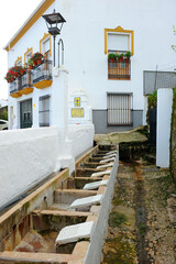 Lavadero público típico de los pueblos de la sierra de Huelva, España. Piletas para lavar a mano con el agua de la fuente. © joserpizarro