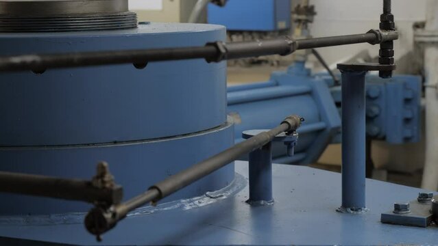 Linkage rod of rudder angle transmitter on steering gear of ship