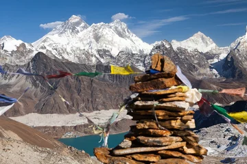 Photo sur Plexiglas Lhotse Mounts Everest Lhotse Makalu with buddhist prayer flags