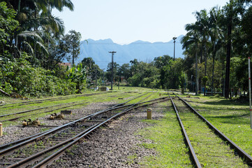 Fototapeta na wymiar railway lines crossing in the city of Morretes in Brazil