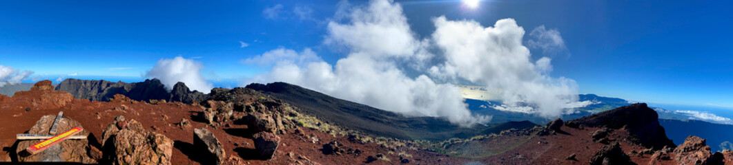 Sommet du Piton des neiges  avec vue panoramique, Ile de la Réunion 3070m, plus haut sommet de...
