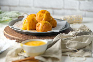 Rabanadas poveiras with egg cream and cinnamon